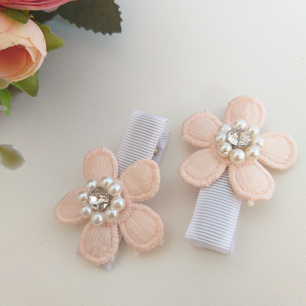 Presilhas para Bebê Flor com Pérolas – Par - Image 3