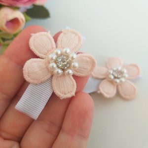 Presilhas para Bebê Flor com Pérolas – Par