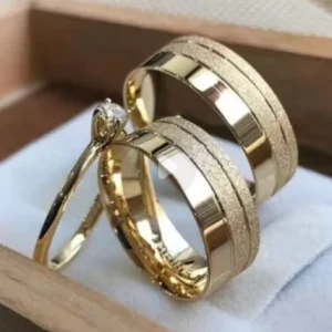 Par de Aliança Tungstênio 8mm 2 Frisos Diamantados Banhado a Ouro 18k + Solitário