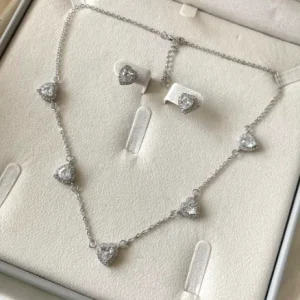 Conjunto Colar e Brinco prime 5 corações de zircônias banhado a prata