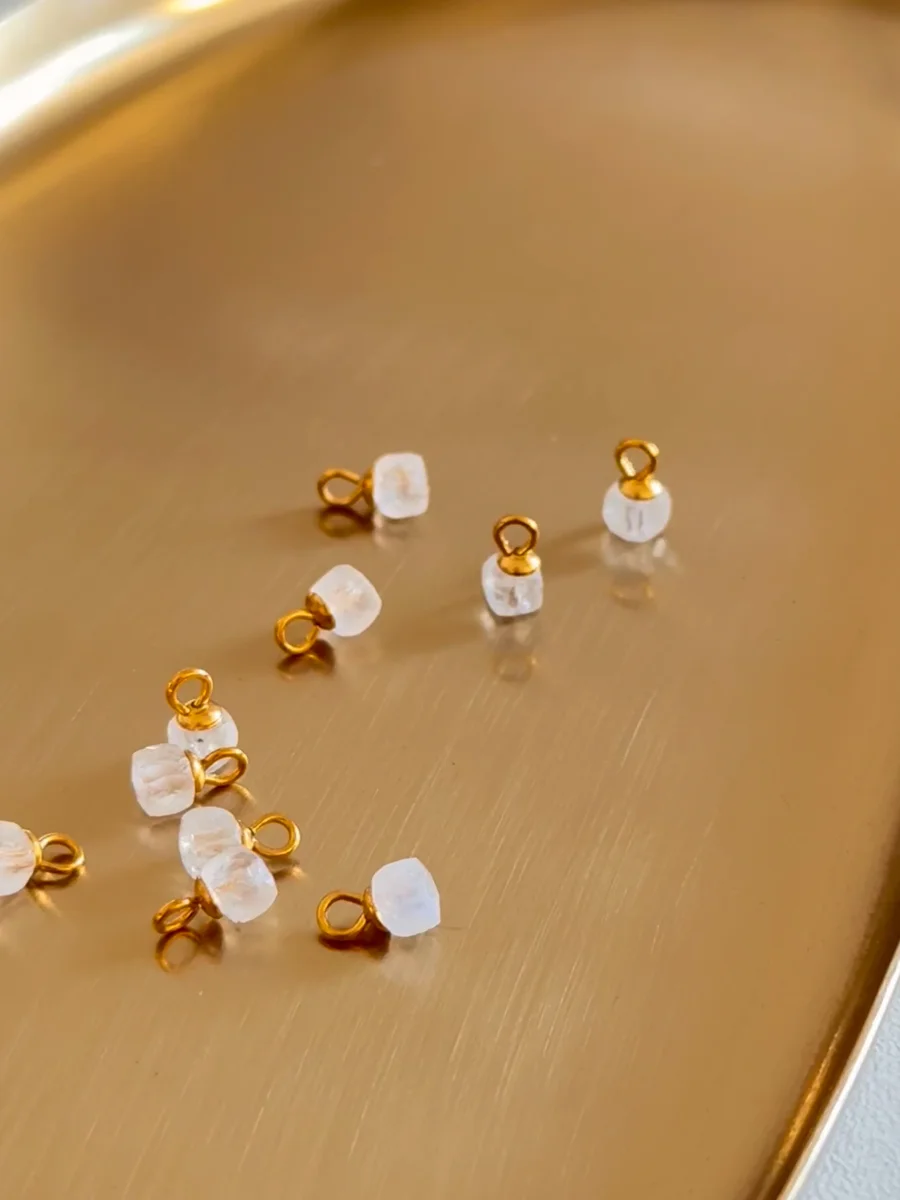Colar Mini Pedra de Cristal Natural - Dourado - Image 3