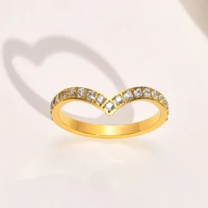 Anel de Noivado Dourado em Aço com Pedras Brilhantes - REF9616