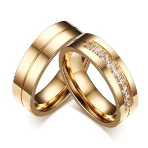 Aliança Dourada com Linha Central ou Banda de Pedras 6mm em Aço para Casamento, Namoro ou Compromisso - REF00080